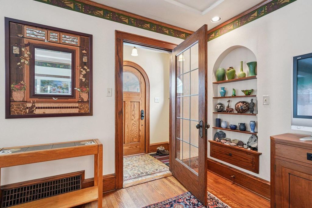 Photo of 1910 E Newton AVENUE, Shorewood, WI 53211 (MLS # 1948333)