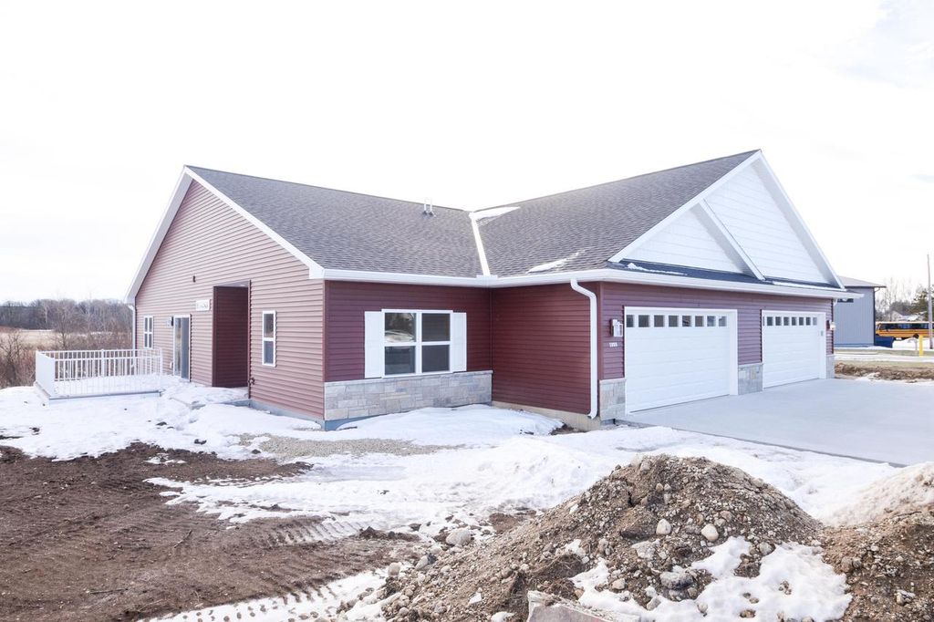 Photo of 1322 Kettle DRIVE, Kewaskum, WI 53040 (MLS # 1945608)