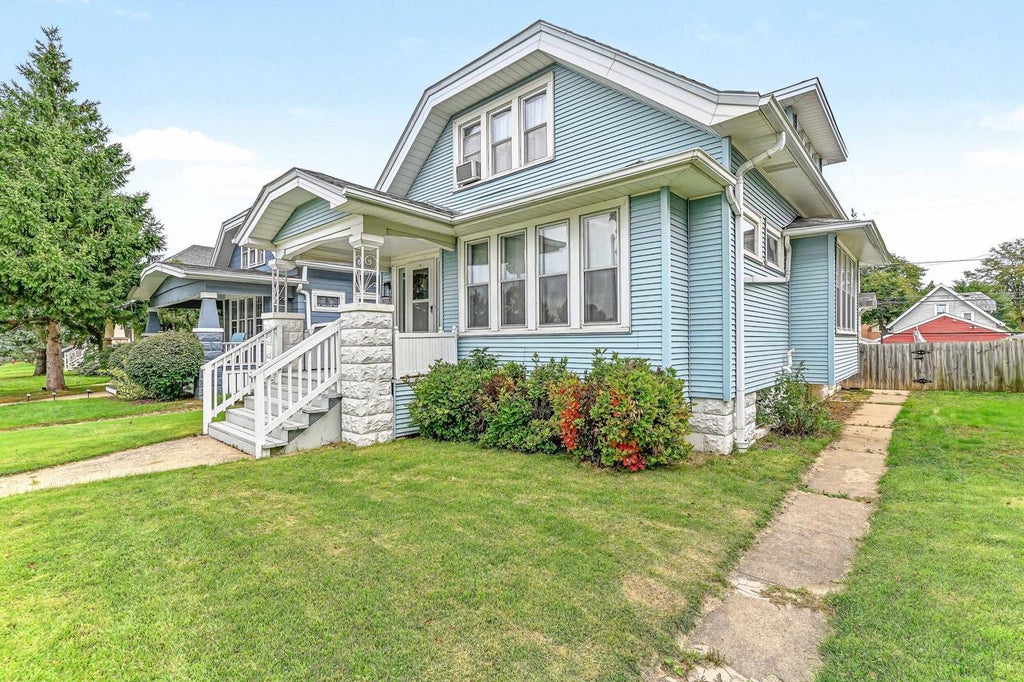 Photo of 3332 S 9th PLACE, Milwaukee, WI 53215 (MLS # 1981793)