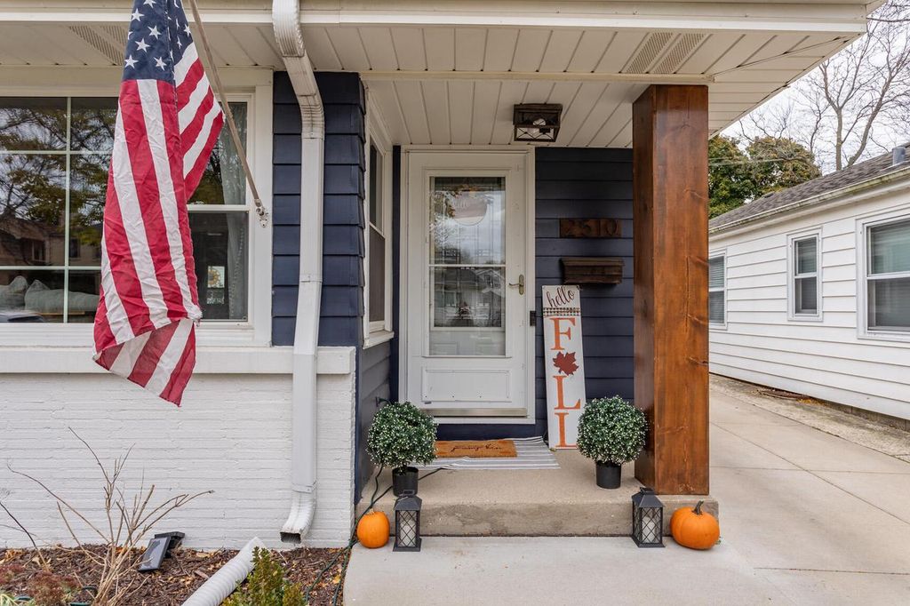 Photo of 2510 N 64th STREET, Wauwatosa, WI 53213 (MLS # 1954226)