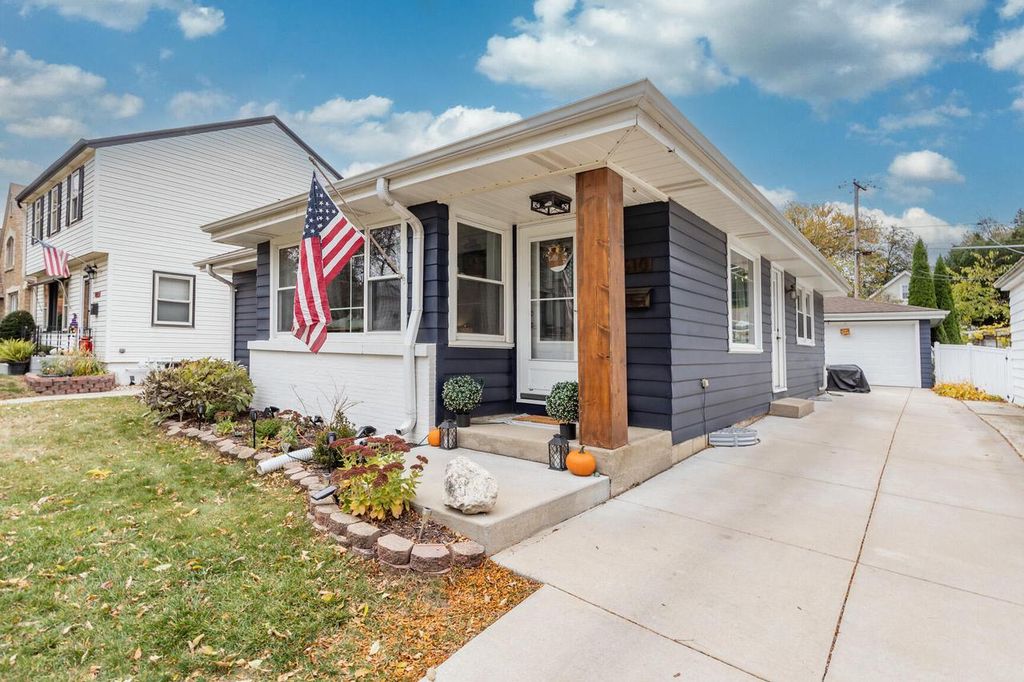 Photo of 2510 N 64th STREET, Wauwatosa, WI 53213 (MLS # 1954226)