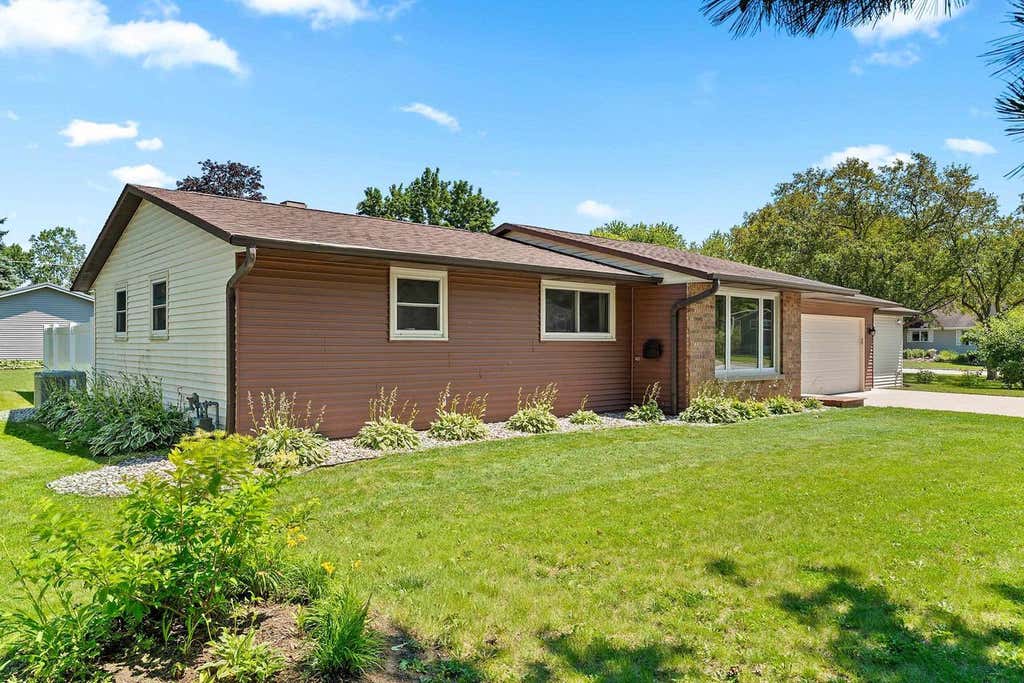 Photo of 2365 Nicole Ann CIRCLE, Green Bay, WI 54311 (MLS # 50328775)