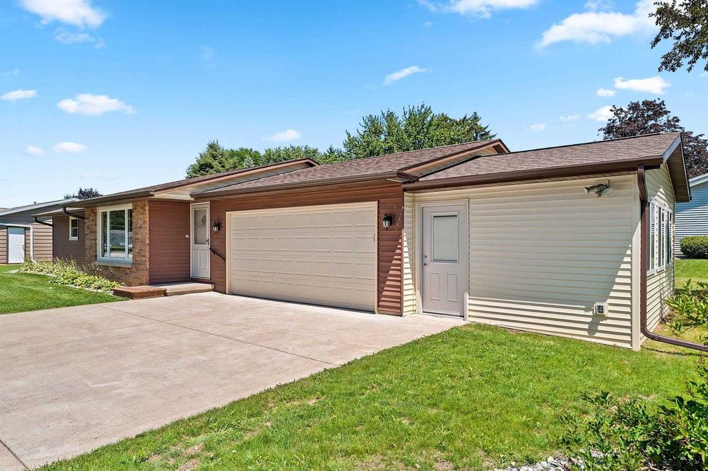 Photo of 2365 Nicole Ann CIRCLE, Green Bay, WI 54311 (MLS # 50328775)