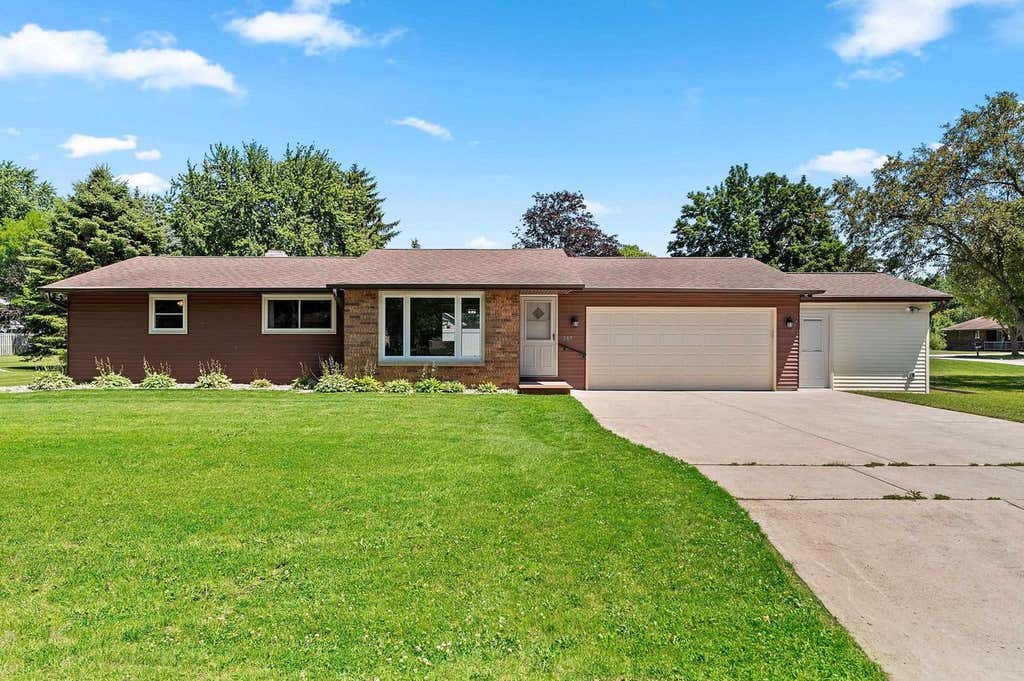 Photo of 2365 Nicole Ann CIRCLE, Green Bay, WI 54311 (MLS # 50328775)