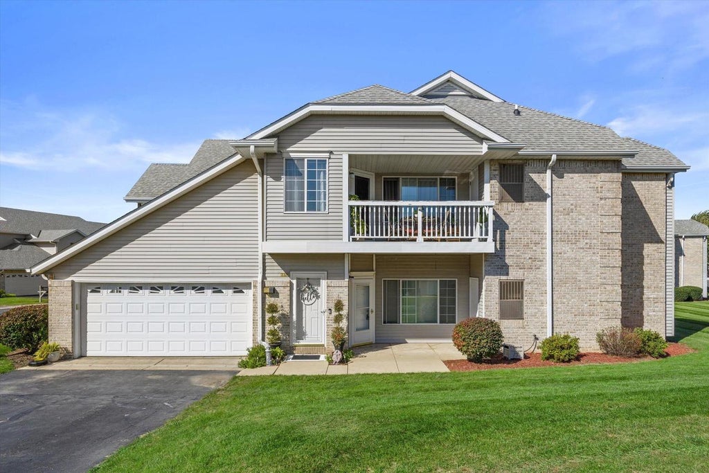 Photo of 6976 S Rolling Meadows COURT, Oak Creek, WI 53154 (MLS # 1985016)