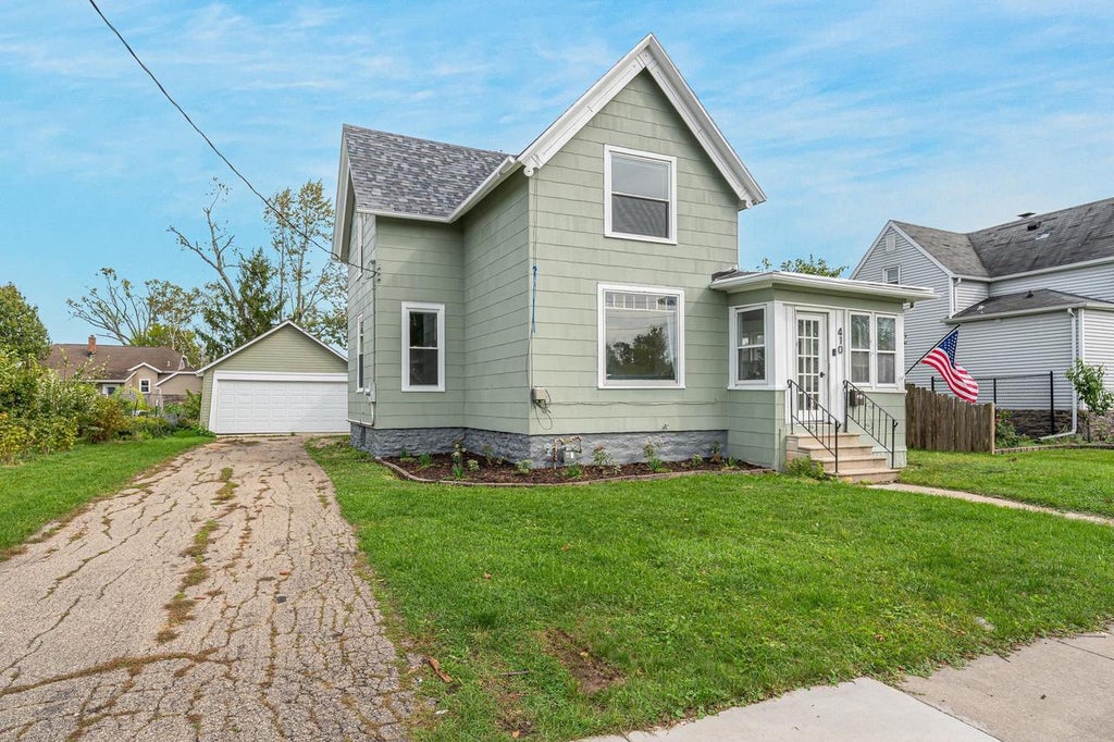 Photo of 410 Naymut STREET, Menasha, WI 54952 (MLS # 50334873)