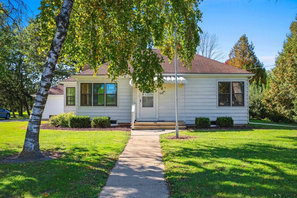 Photo of 1332 Oneida STREET, Menasha, WI 54952 (MLS # 50333859)