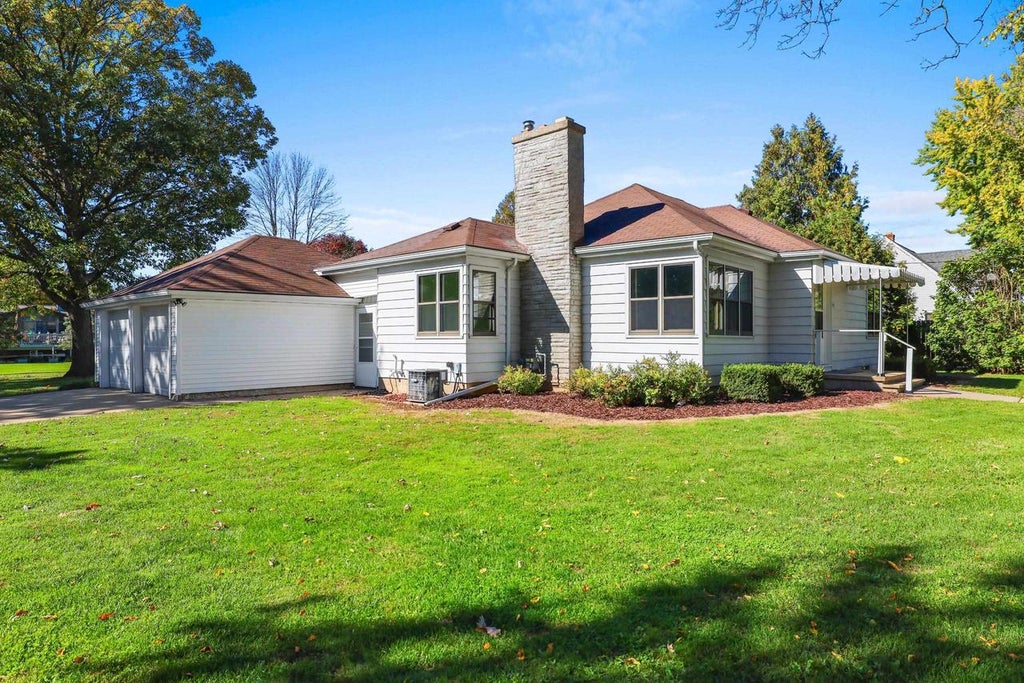 Photo of 1332 Oneida STREET, Menasha, WI 54952 (MLS # 50333859)