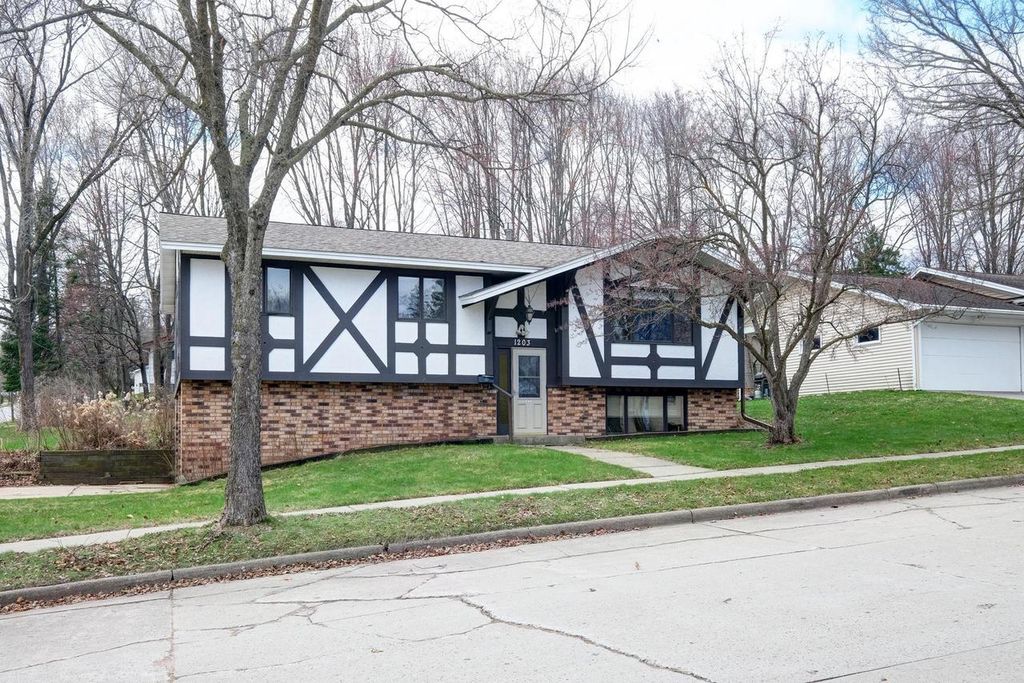 Photo of 1203 Holub STREET, Wausau, WI 54401 (MLS # 22601519)