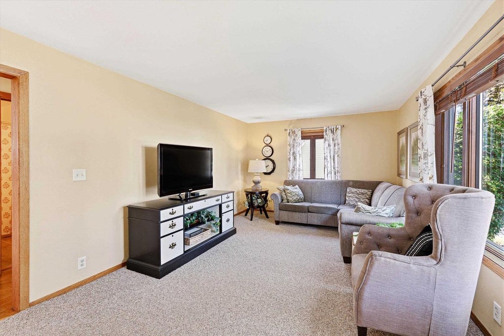 Photo of 808 Grand AVENUE, Little Chute, WI 54140 (MLS # 50332535)