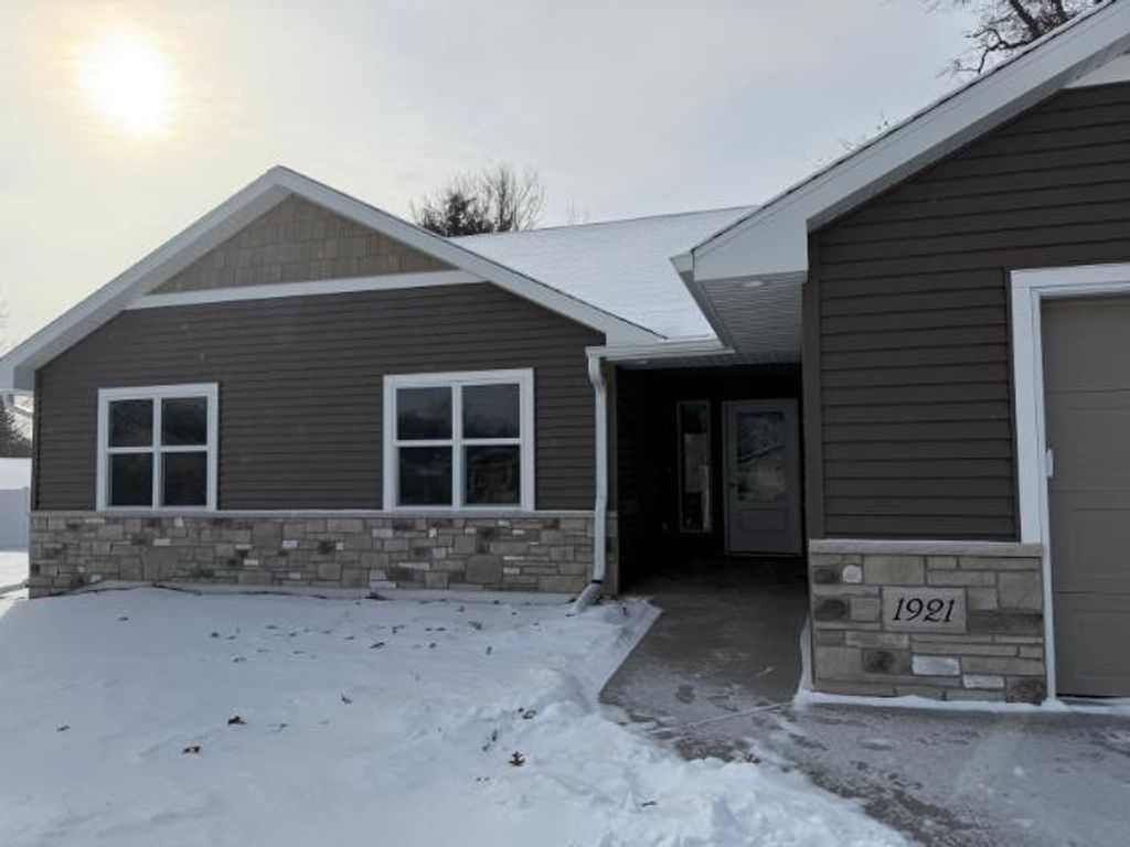 Photo of 1921 Lone Grove AVENUE, Green Bay, WI 54303 (MLS # 50320283)