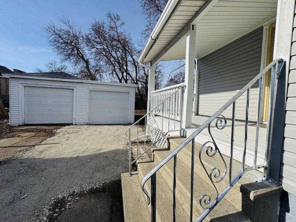 Photo of 930 Marquette STREET, Racine, WI 53404 (MLS # 1945748)