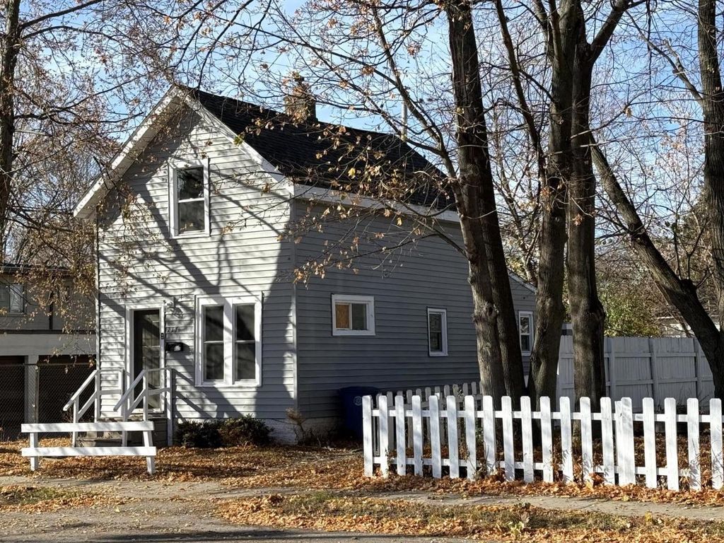 Photo of 217 Mill STREET, Oshkosh, WI 54901 (MLS # 50318684)