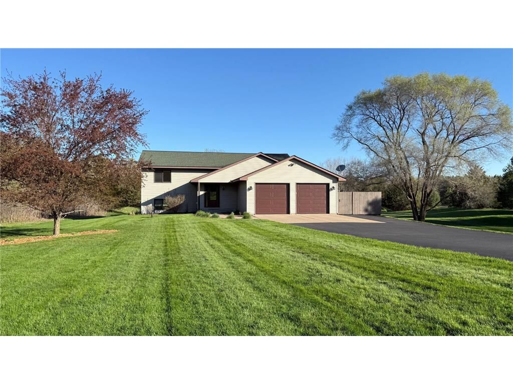 Photo of 982 Drover TRAIL, Hudson, WI 54016 (MLS # 7027296)