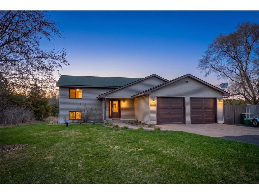 Photo of 982 Drover TRAIL, Hudson, WI 54016 (MLS # 7027296)
