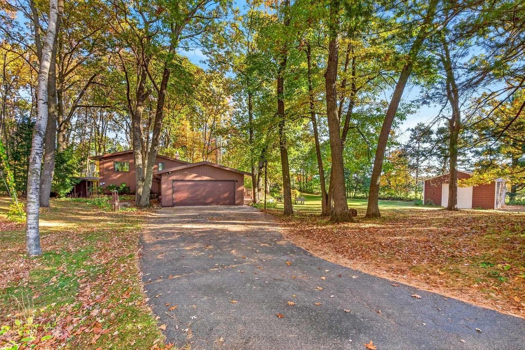 Photo of W10003 View Ridge LANE, New London, WI 54961 (MLS # 50334706)