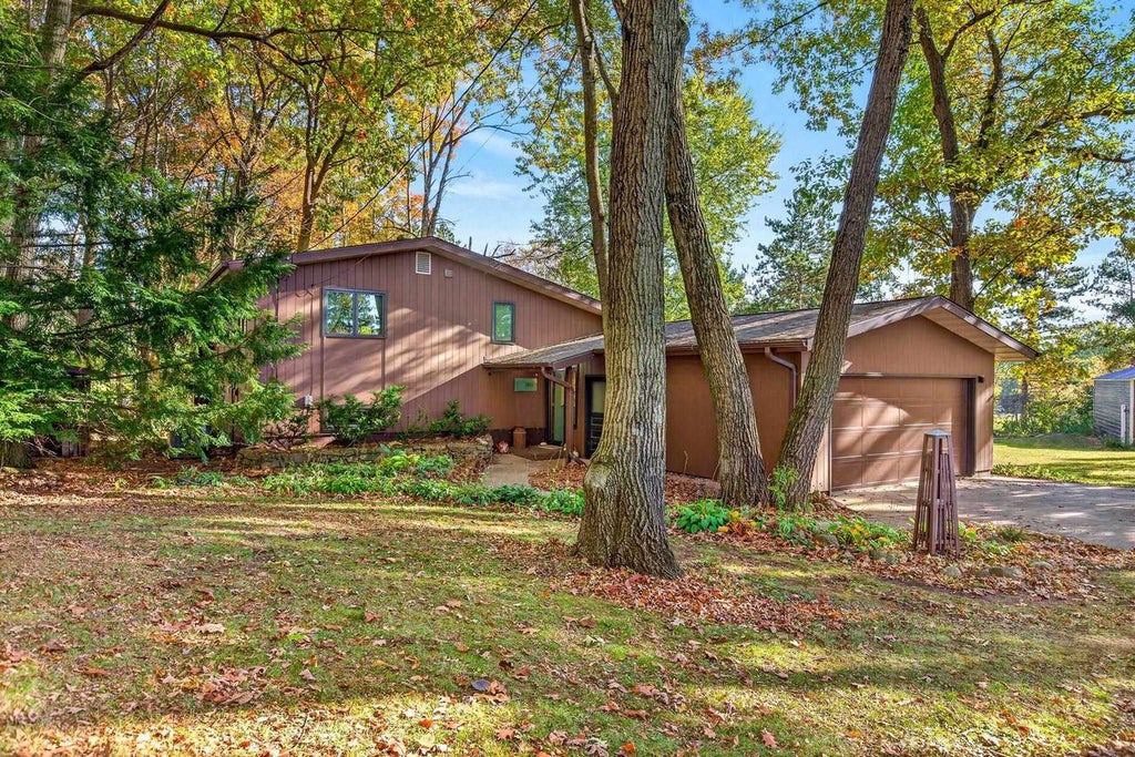Photo of W10003 View Ridge LANE, New London, WI 54961 (MLS # 50334706)