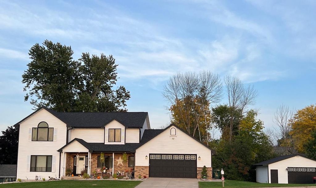 Photo of 1836 Oshkosh STREET, New London, WI 54961 (MLS # 50321481)