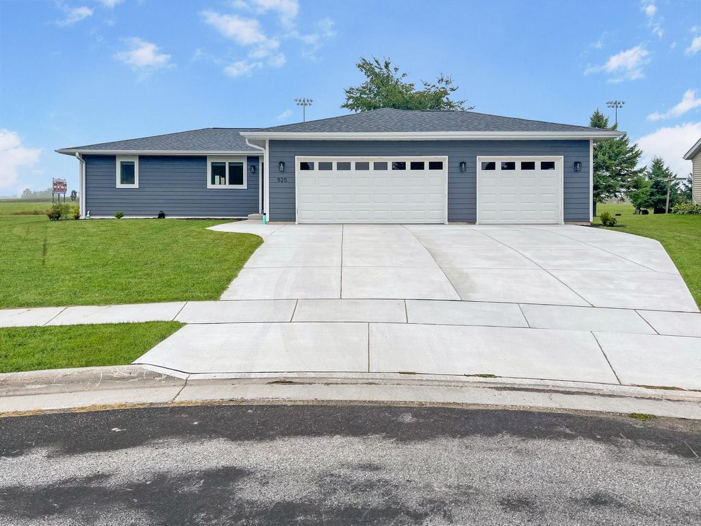 Photo of 525 Washington CIRCLE, Oostburg, WI 53070 (MLS # 1937529)