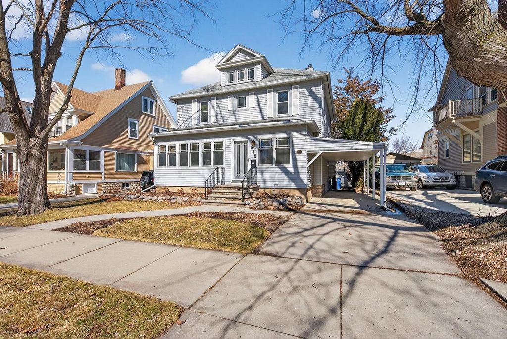 Photo of 519 Spring STREET, Green Bay, WI 54301 (MLS # 50322461)