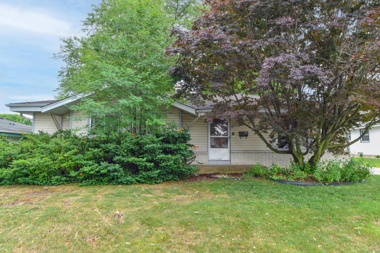 8615 W Petersik Street, Milwaukee, WI 53224 | MLS 715734637602