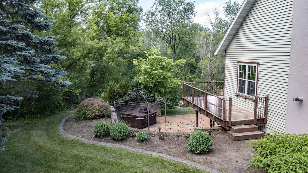 Photo of N5532 Spring Creek ROAD, Manawa, WI 54949 (MLS # 50328293)