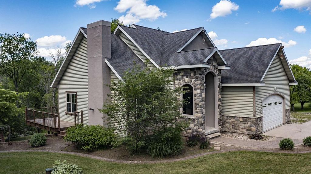 Photo of N5532 Spring Creek ROAD, Manawa, WI 54949 (MLS # 50328293)