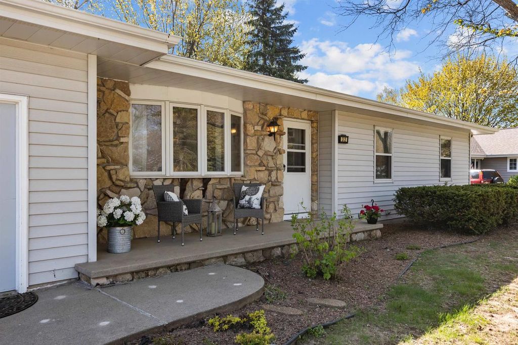 Photo of 32 Thistle Down COURT, Appleton, WI 54915 (MLS # 50325294)