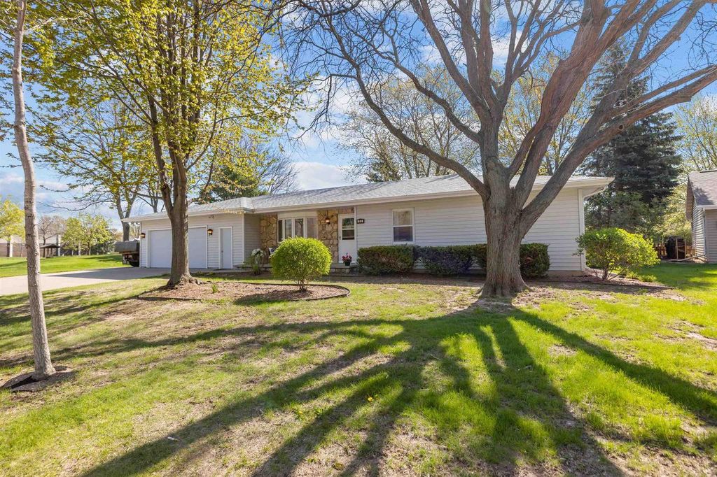 Photo of 32 Thistle Down COURT, Appleton, WI 54915 (MLS # 50325294)