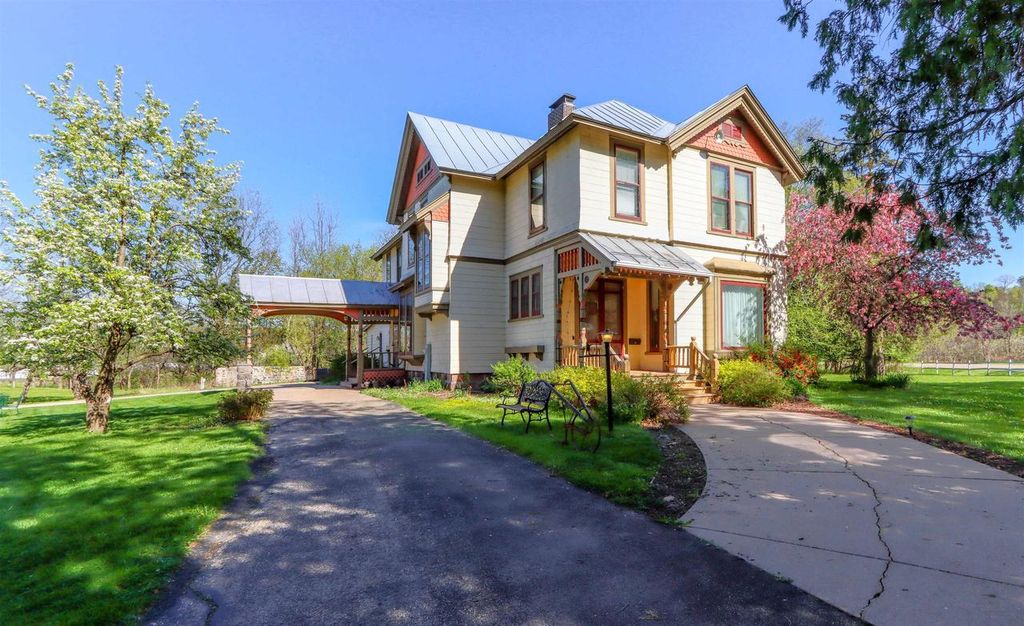 Photo of E3192 Apple Tree LANE, Waupaca, WI 54981 (MLS # 50317000)