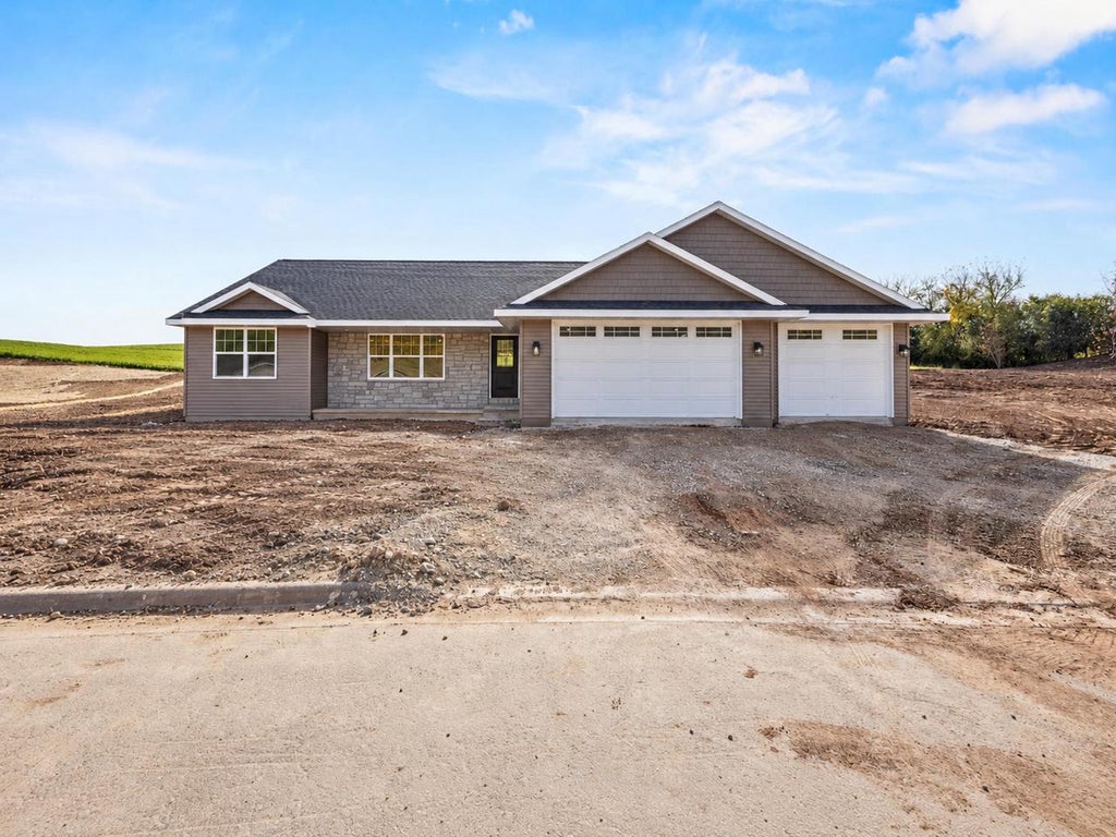 Photo of 3376 Largo Ridge COURT, Green Bay, WI 54311 (MLS # 50334488)