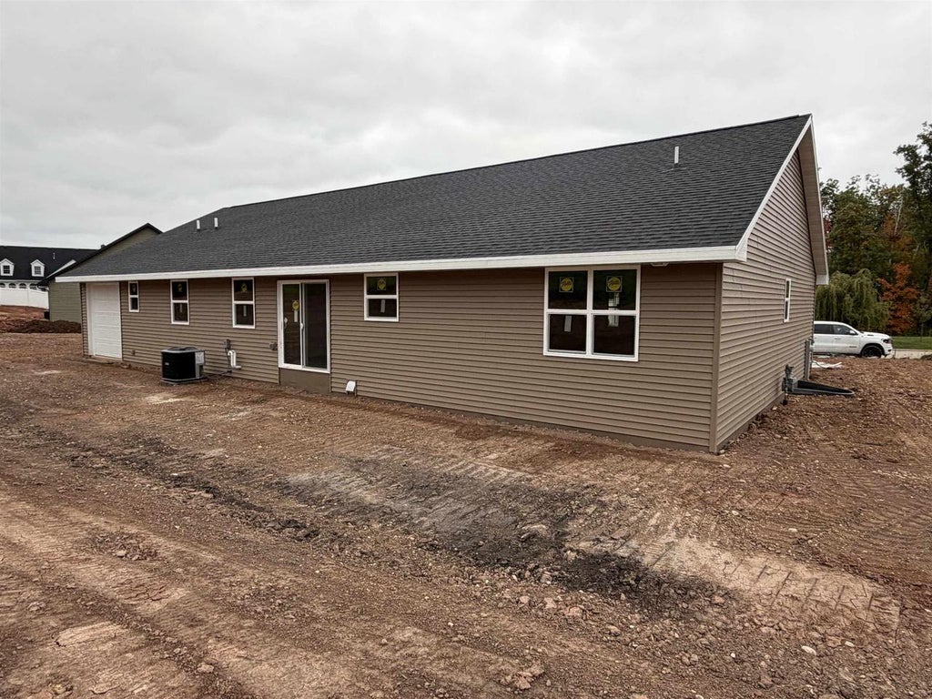 Photo of 3376 Largo Ridge COURT, Green Bay, WI 54311 (MLS # 50334488)