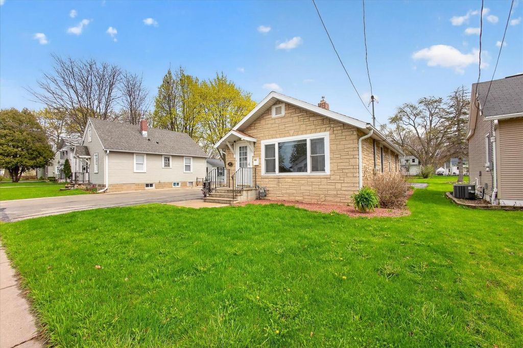 Photo of 517 Abrams STREET, Green Bay, WI 54302 (MLS # 50324831)