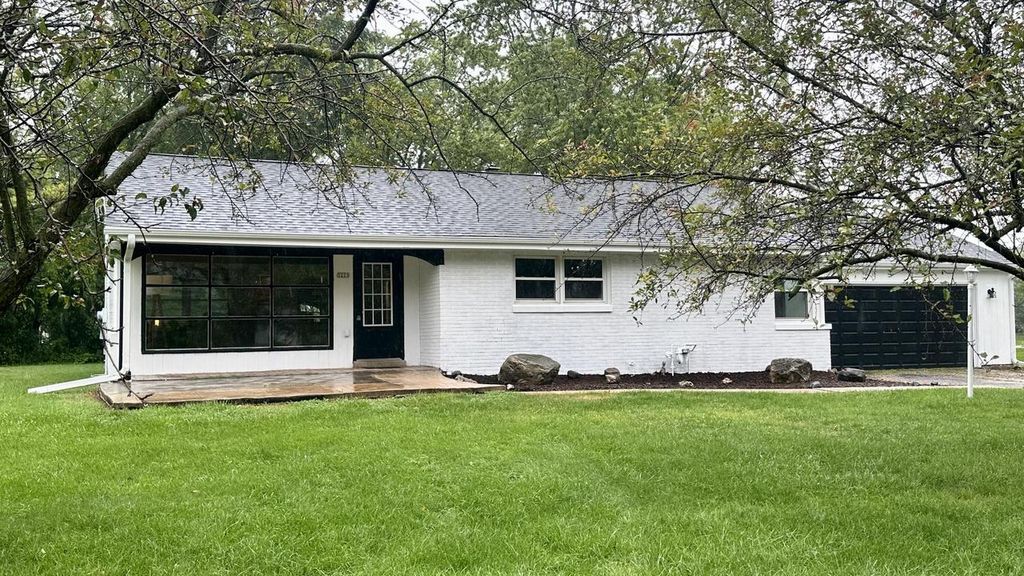 Photo of 5225 Tuckaway DRIVE, Greenfield, WI 53221 (MLS # 1961482)