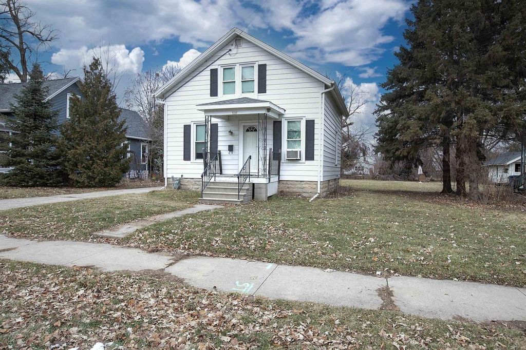 Photo of 858 Vine AVENUE, Oshkosh, WI 54901 (MLS # 50323353)