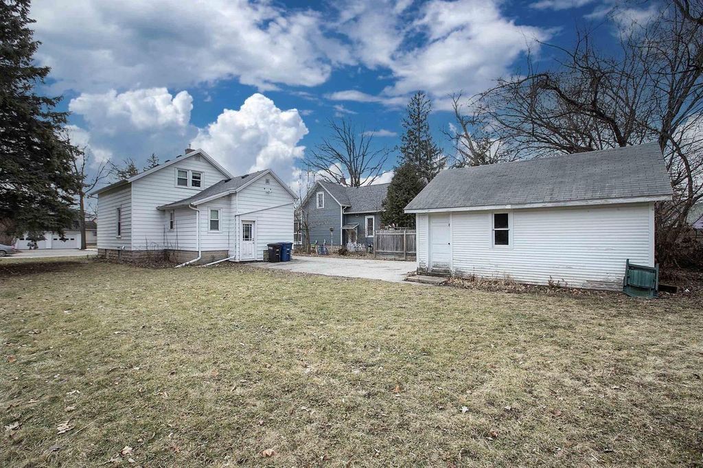 Photo of 858 Vine AVENUE, Oshkosh, WI 54901 (MLS # 50323353)