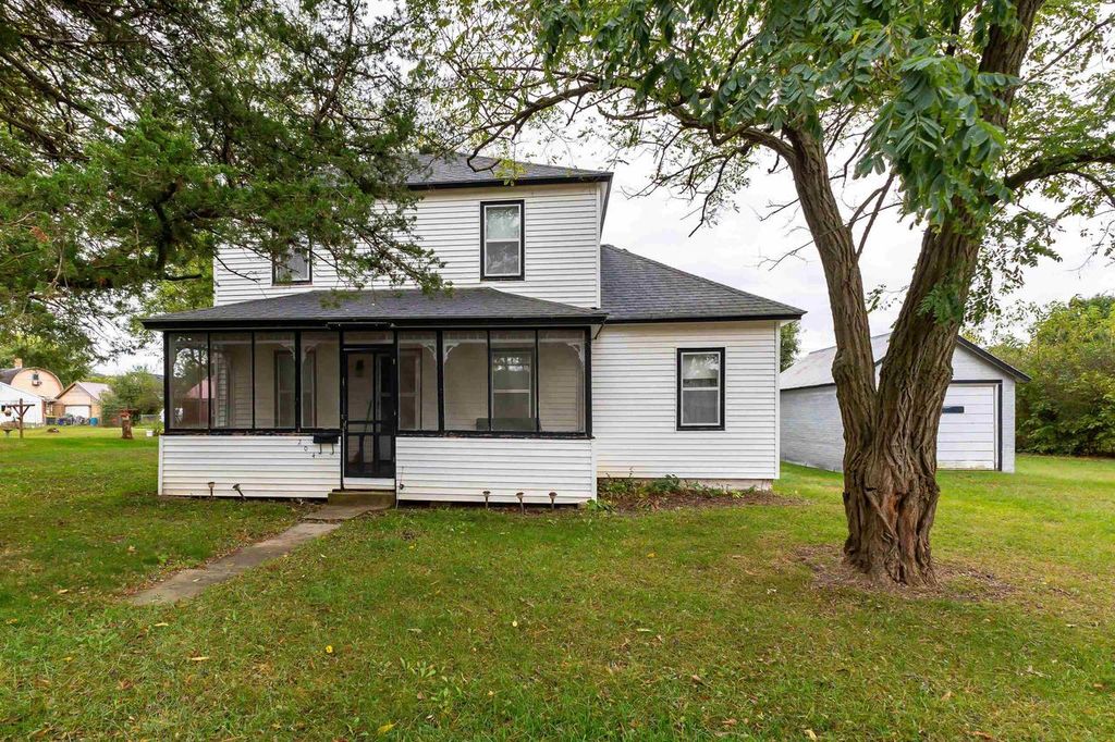 Photo of 204 W Kansas STREET, Boscobel, WI 53805 (MLS # 2010257)