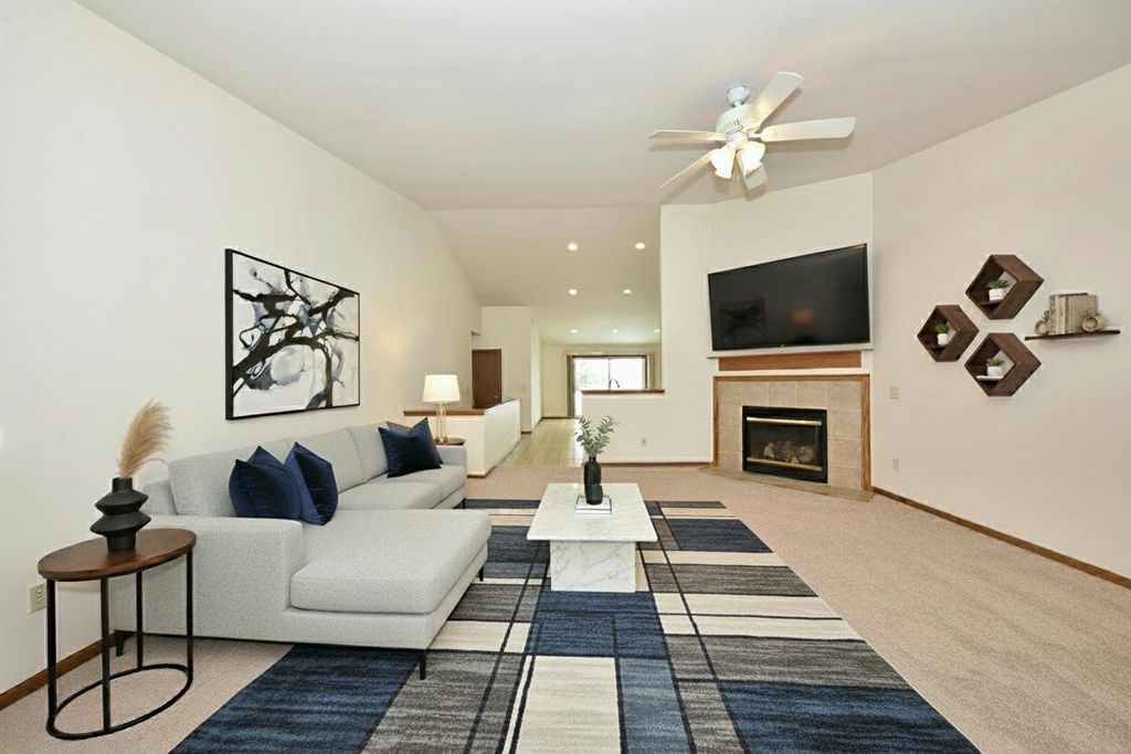 Photo of 1604 Morning Glory DRIVE, Hartford, WI 53027 (MLS # 1944321)