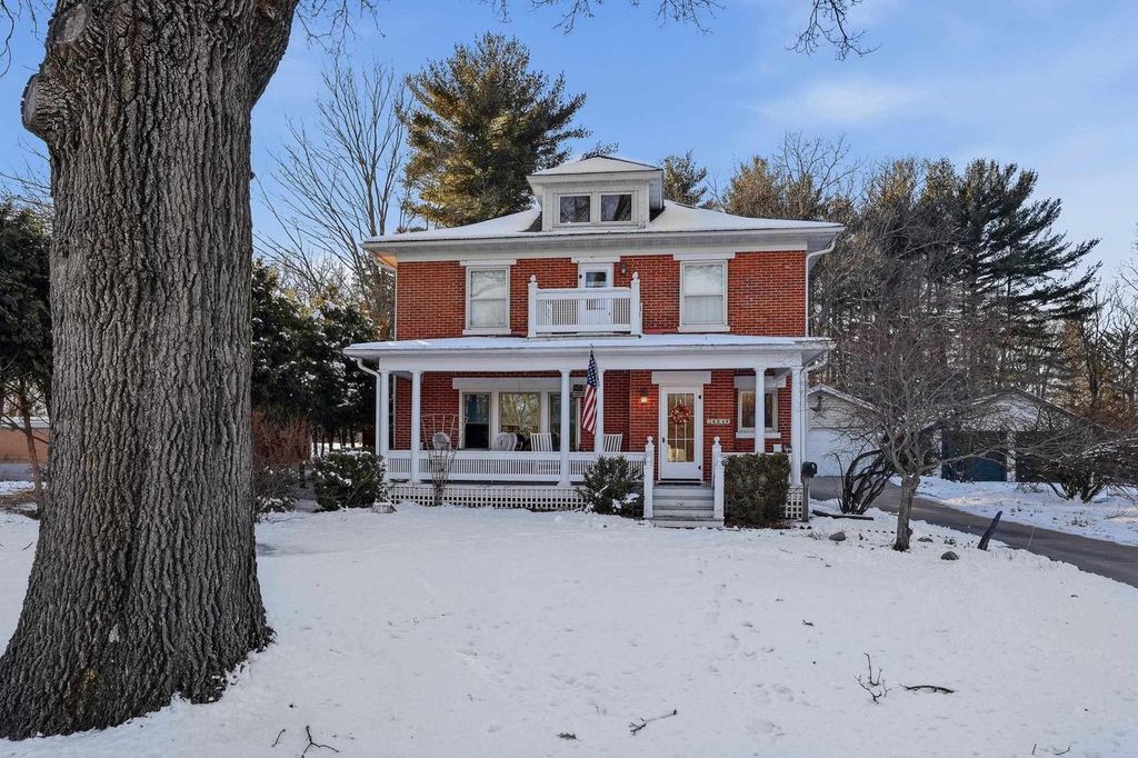 Photo of 404 High STREET, Waupaca, WI 54981 (MLS # 22600762)