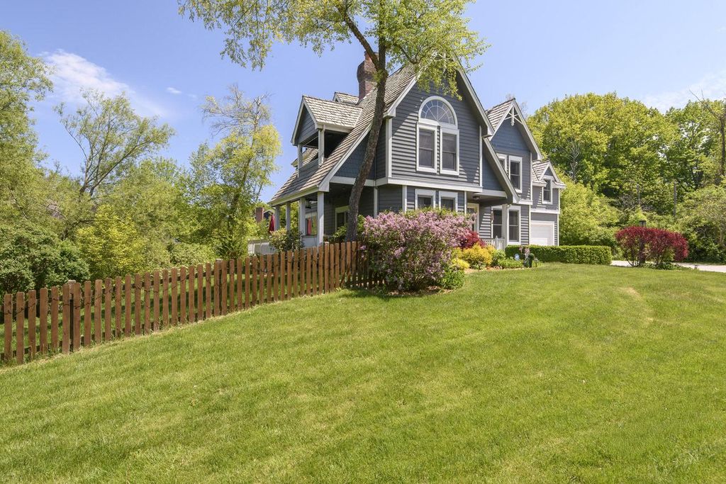Photo of 5201 Hunt Club ROAD E ROAD E, Wind Point, WI 53402 (MLS # 1964197)