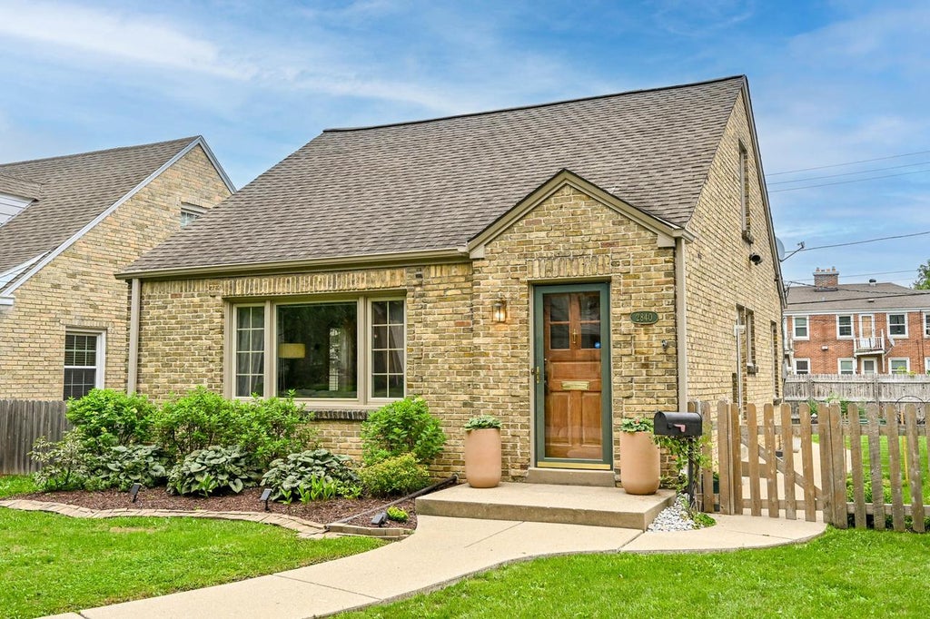 Photo of 2840 N 77th STREET, Milwaukee, WI 53222 (MLS # 1978656)