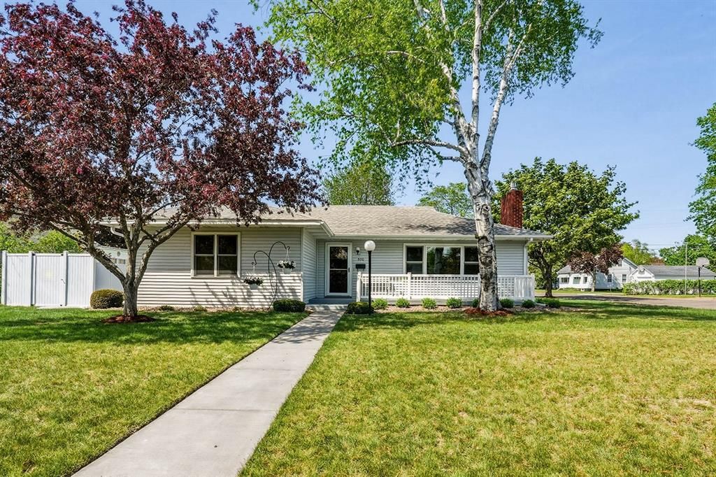 Photo of 800 Stanley STREET, Chippewa Falls, WI 54729 (MLS # 1601213)
