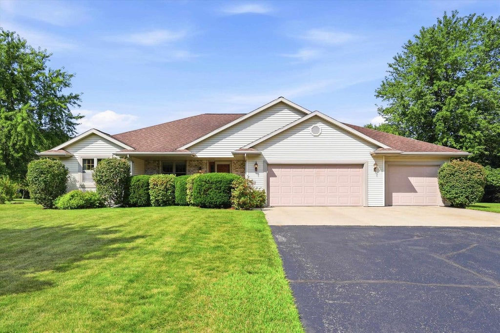 Photo of 2901 Windhaven TRAIL, Green Bay, WI 54313 (MLS # 50331822)