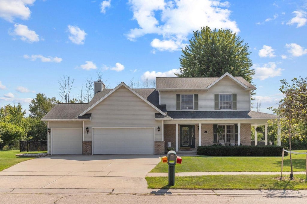 Photo of 972 Honeysuckle LANE, Fond Du Lac, WI 54935 (MLS # 50331842)