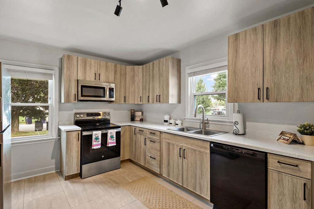 Photo of 1014 Walker STREET, Janesville, WI 53545 (MLS # 2030231)