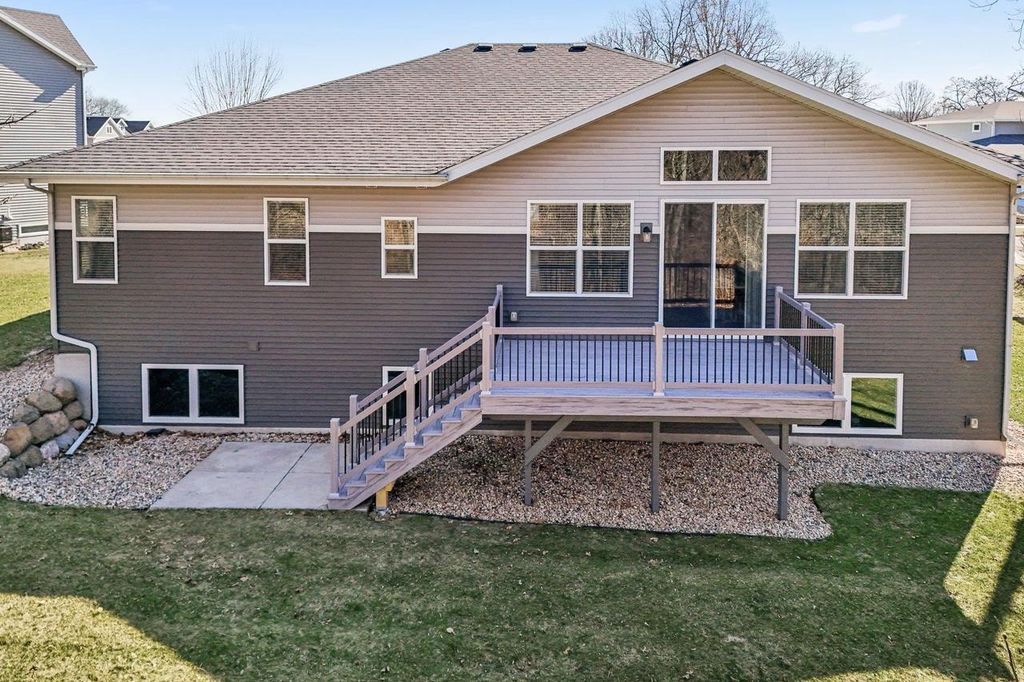 Photo of 1158 Gracing Oaks LANE, Sun Prairie, WI 53590 (MLS # 2018412)