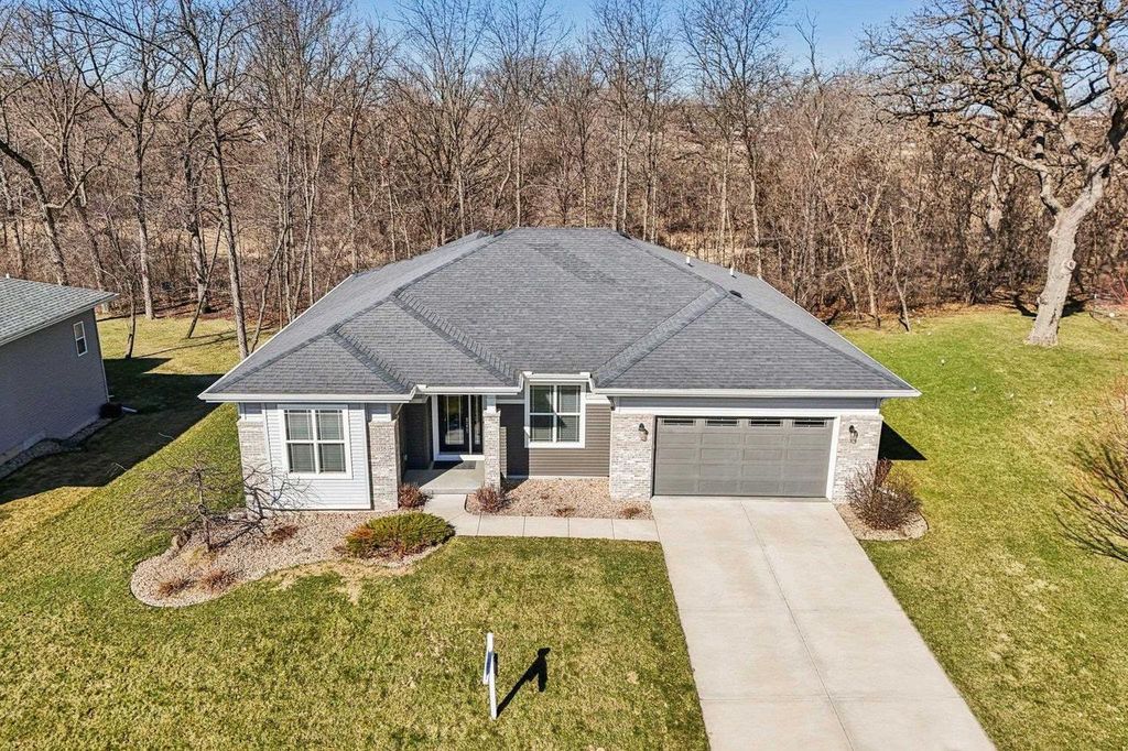 Photo of 1158 Gracing Oaks LANE, Sun Prairie, WI 53590 (MLS # 2018412)