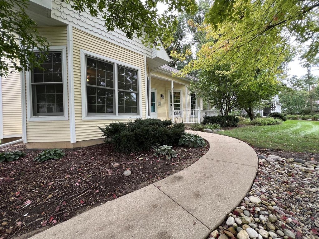 Photo of 951 S Lake Shore DRIVE #6, Lake Geneva, WI 53147 (MLS # 1981540)