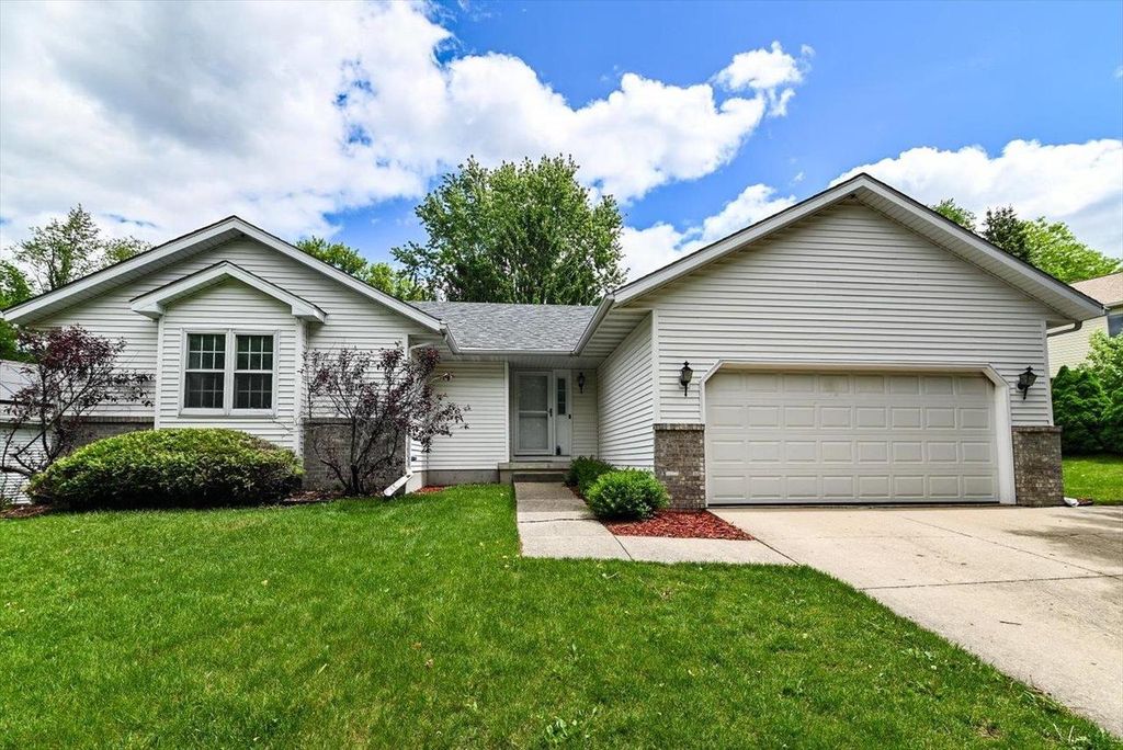 Photo of 2609 Crest Line DRIVE, Madison, WI 53704 (MLS # 2023837)