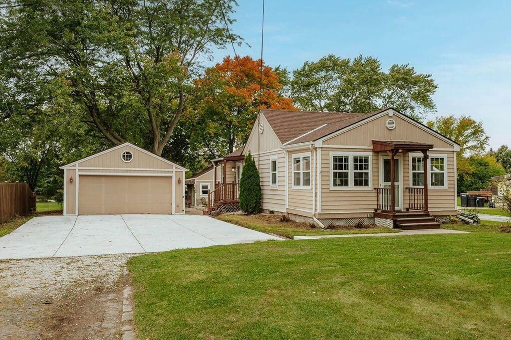 Photo of 4451 S 51st STREET, Greenfield, WI 53220 (MLS # 1939881)